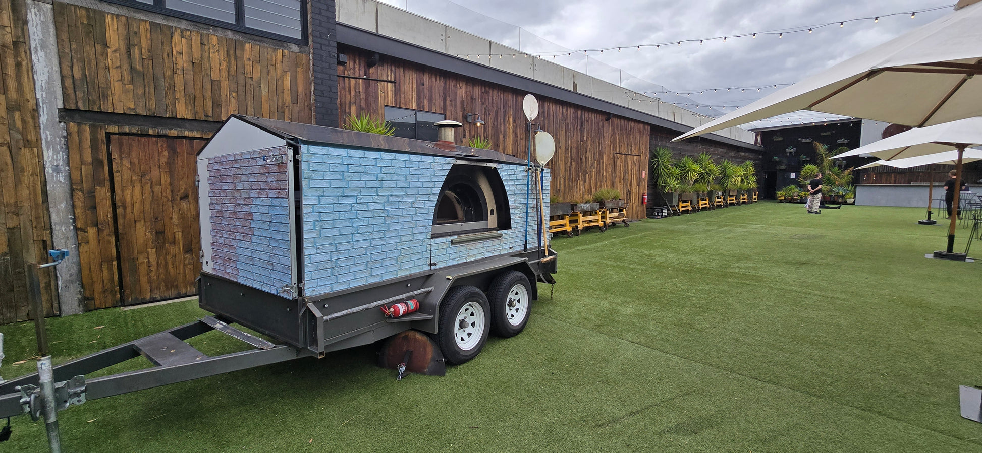 Wood fire pizza oven hire - L.A party and events hire