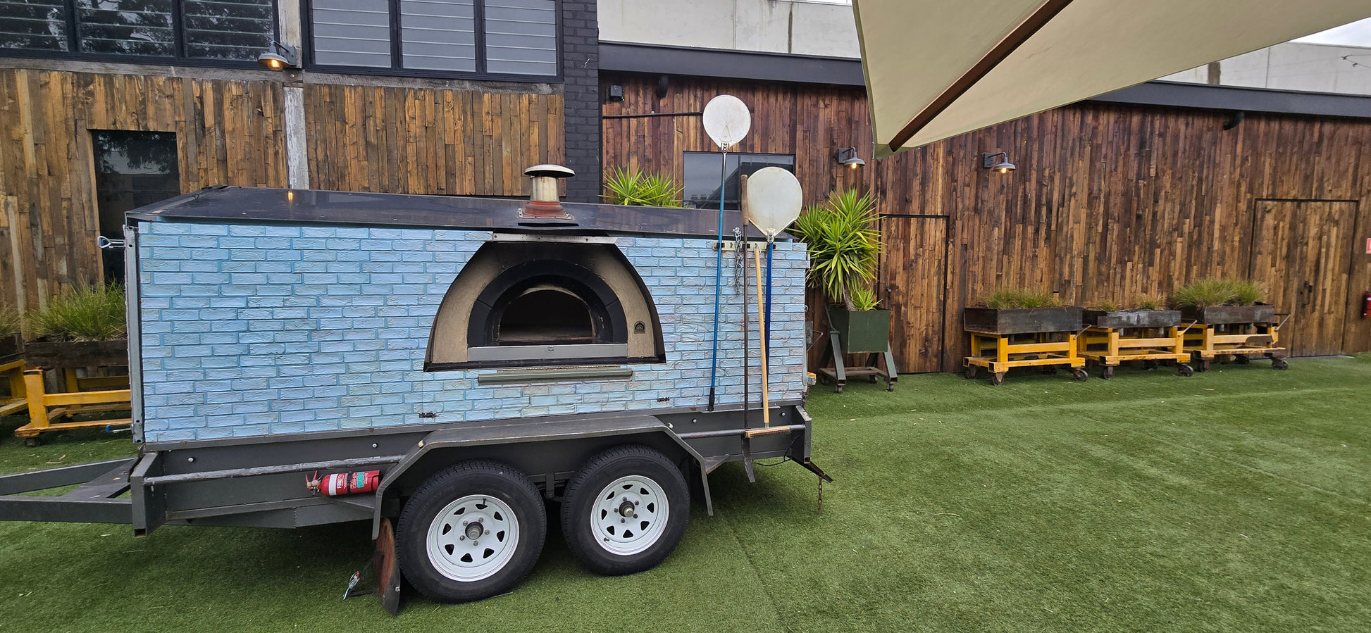 Wood fire pizza oven hire - L.A party and events hire
