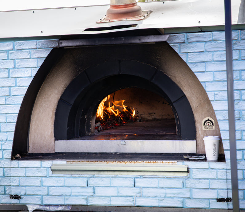Wood fire pizza oven hire