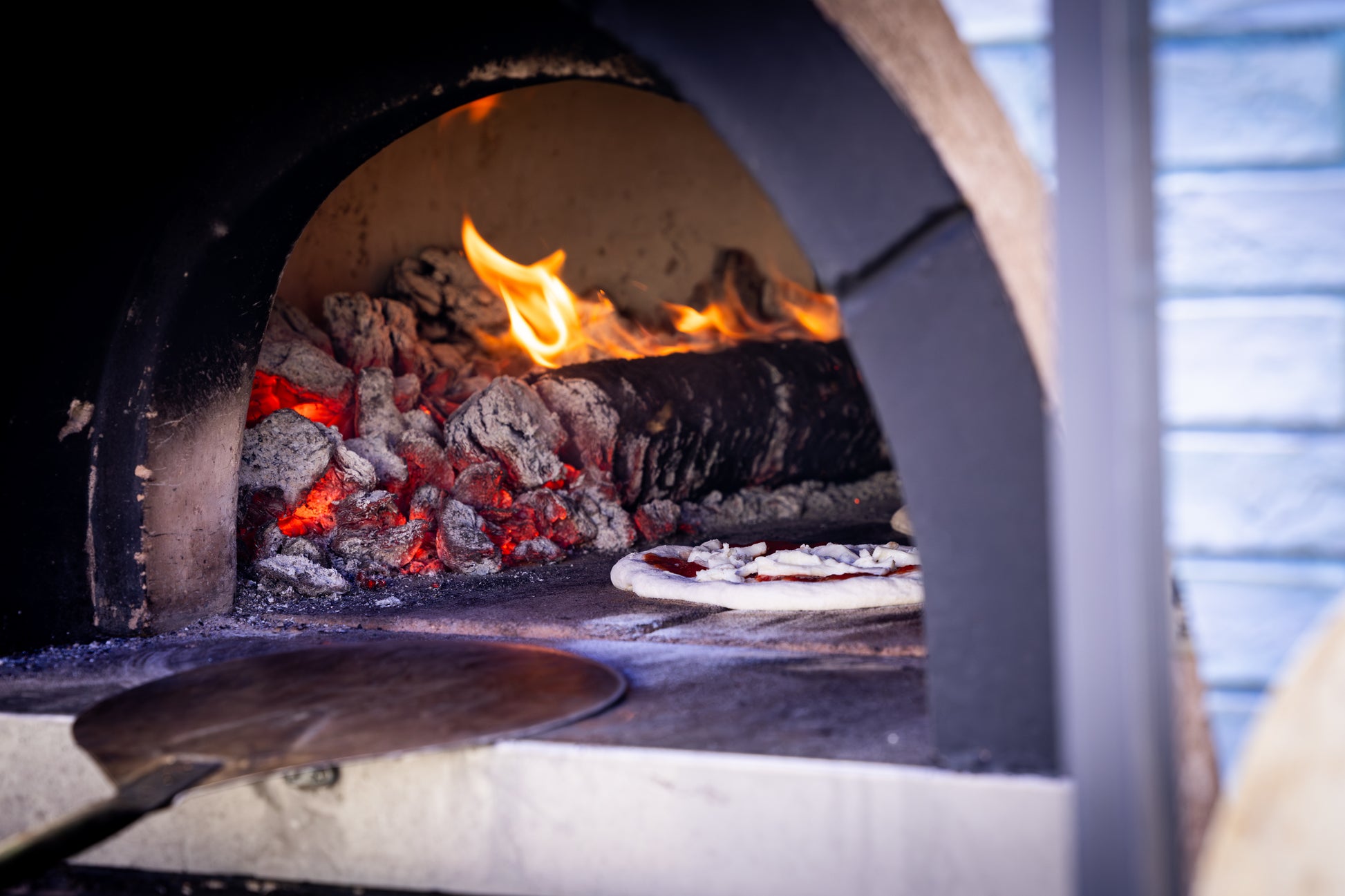 Wood fire pizza catering packages - L.A party and events hire