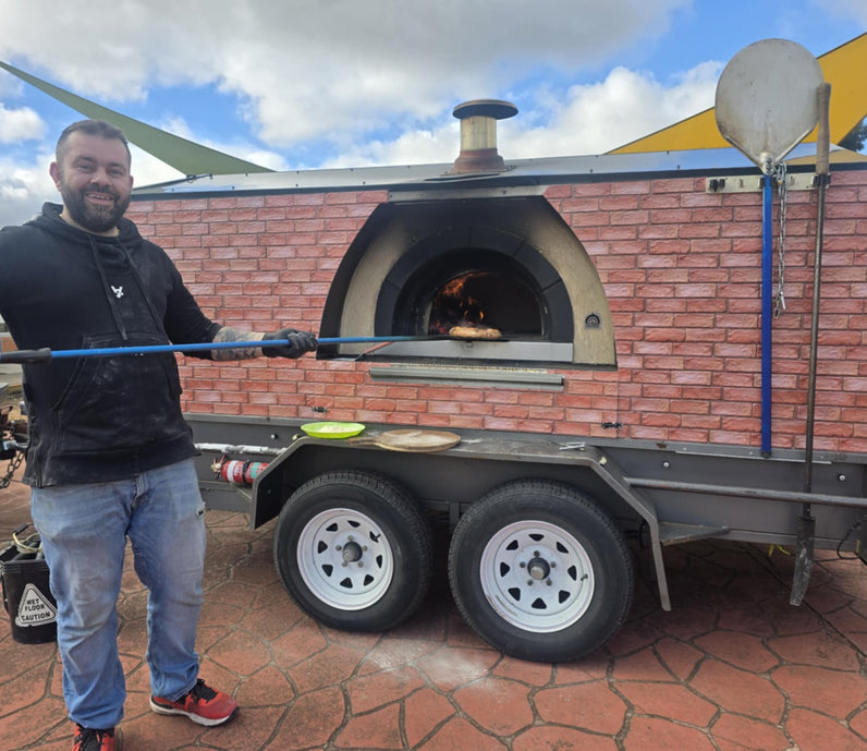 Wood fire pizza oven hire