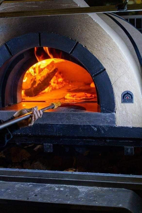 Wood fire pizza oven hire